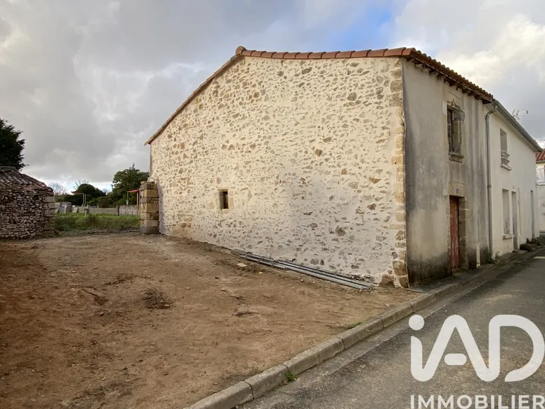 Maison 5 pièces 120 m² · à Mervent · 120 m² · 150 000 €