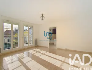 Apartment at Fontenay-Trésigny (77610)