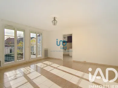 Apartment in Fontenay-Trésigny (77610)