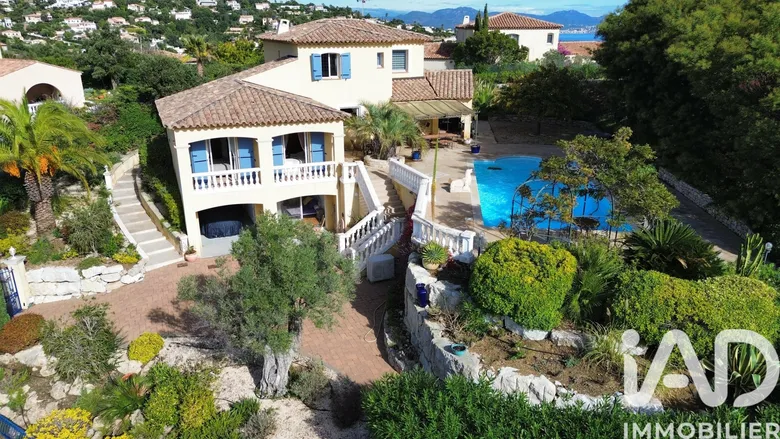 Maison 6 pièces 159 m² · à Roquebrune-sur-Argens · 159,1 m² · 1 090 000 €