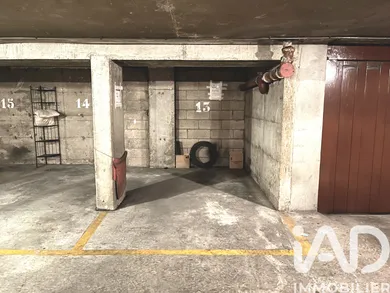 Parking in Paris (75015)