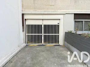 Parking in Paris (75015)