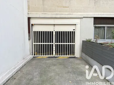 Parking in Paris (75015)