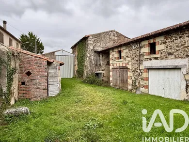 Garage at VAL EN VIGNES (79290)