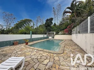 Architectural house at Sainte-Marie (97438)