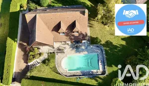 Traditional house at Chapet (78130)