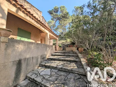 House in Saint-Étienne-du-Grès (13103)