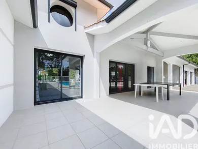 Architectural house at Langon (33210)