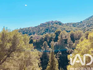 Traditional house at Carros (06510)