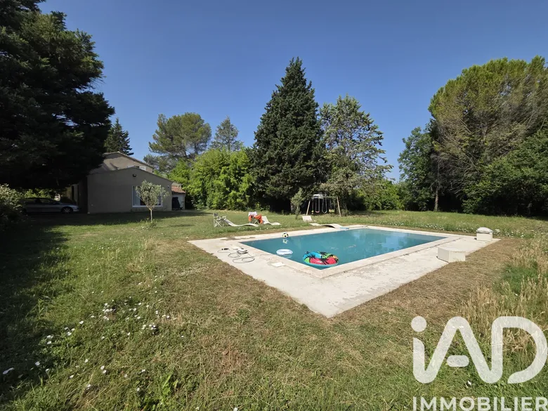 Maison 7 pièces 185 m² · à Velleron · 185 m² · 525 000 €