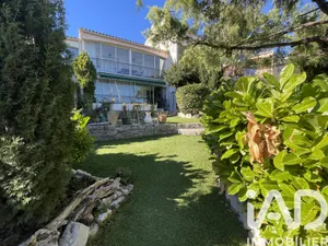 Apartment in Mons (83440)