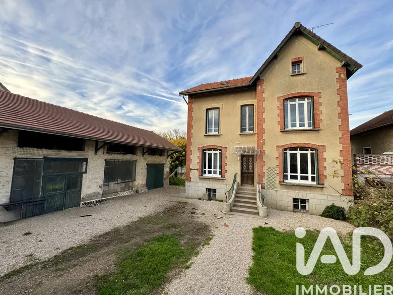 Maison 6 pièces 174 m² · à Nogent-l'Artaud · 174 m² · 240 000 €