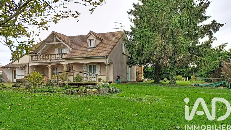 Maison 9 pièces 244 m² · à Saint-Maurice-en-Rivière · 244 m² · 233 000 €