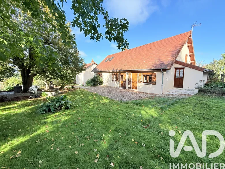 Maison 5 pièces 181 m² · à Saint-Agnan · 181 m² · 178 000 €