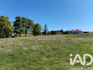 Terrain à bâtir à Château-Chervix (87380)