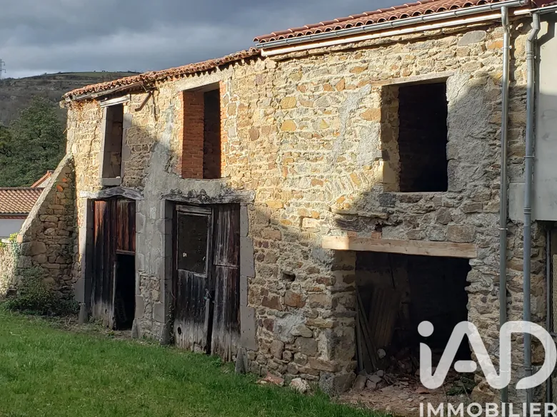 Parking 95 m² · à Saint-Floret · 95 m² · 34 000 €