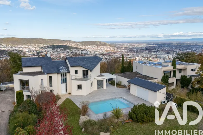 Maison 7 pièces 245 m² · à Royat · 245 m² · 950 000 €