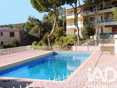 Apartment in Bormes-les-Mimosas (83230)
