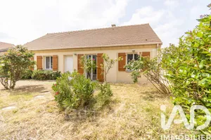 House at Freneuse (78840)