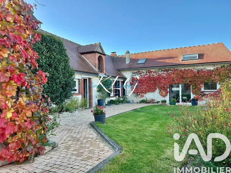 Maison 8 pièces 219 m² · à Jouy · 219 m² · 420 000 €