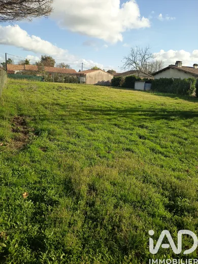 Terrain à bâtir à Chamadelle (33230)