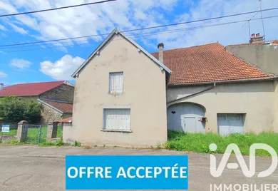 Village house at Baulay (70160)