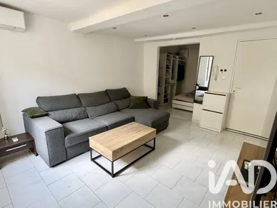 Apartment in Cuers (83390)