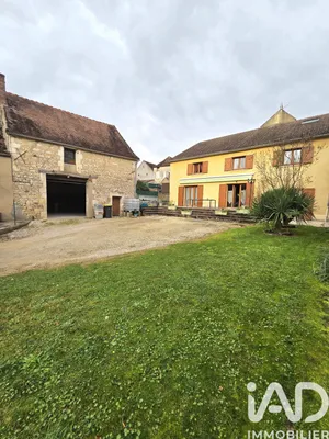 Village house at Maligny (89800)
