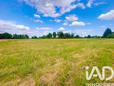 Land at Uzein (64230)