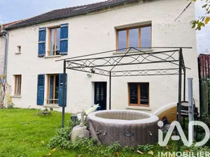 House at Saint-Cyr-sur-Morin (77750)