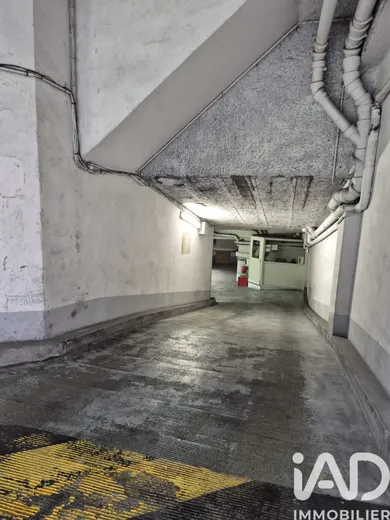 Parking in Paris (75004)