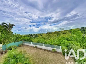 Architectural house in Sainte-Marie (97438)