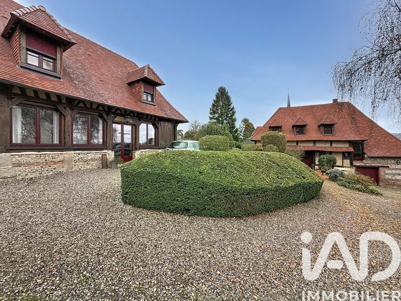 Maison 5 pièces 230 m² · à Bures-en-Bray · 230 m² · 330 000 €