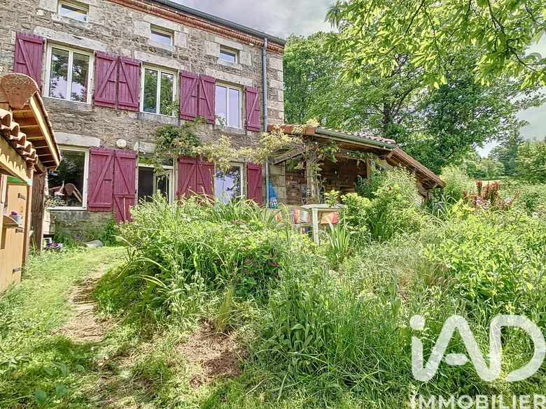 Maison 7 pièces 550 m² · à Saint-Genest-Malifaux · 550 m² · 595 000 €