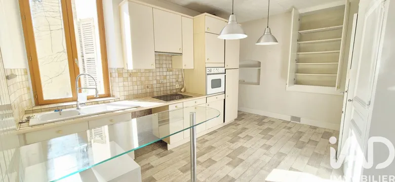 Appartement 4 pièces 78 m² · à Saint-Claude · 77,9 m² · 66 000 €