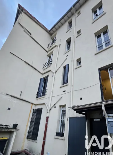 Building at Saint-Denis (93200)