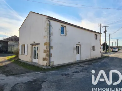 Village house at Saint-Sulpice-d'Arnoult (17250)