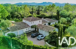 Demeure à Roquebrune-sur-Argens (83520)