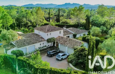 Maison à Roquebrune-sur-Argens (83520)
