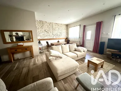 Townhouse in Bellegarde (30127)