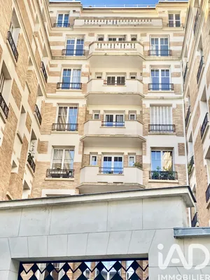 Apartment in Paris (75020)