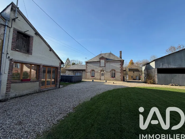 Maison 7 pièces 180 m² · à Charny Orée de Puisaye · 180 m² · 229 900 €