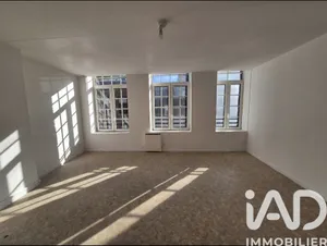 Building in Avesnes-sur-Helpe (59440)