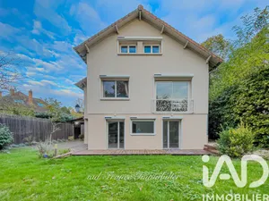 Mansion at Les Loges-en-Josas (78350)