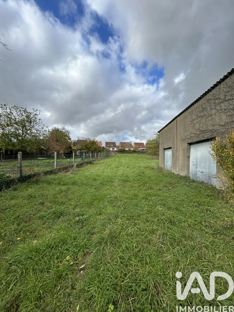 Terrain à bâtir à Saint-Doulchard (18230) · 159 000 €