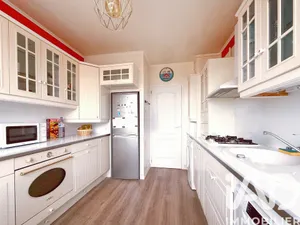 Apartment in Fontenay-le-Fleury (78330)