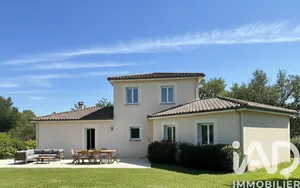 House at Saint-Germain-du-Puch (33750)