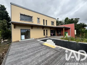 Architectural house at Saint-Pierre (97410)