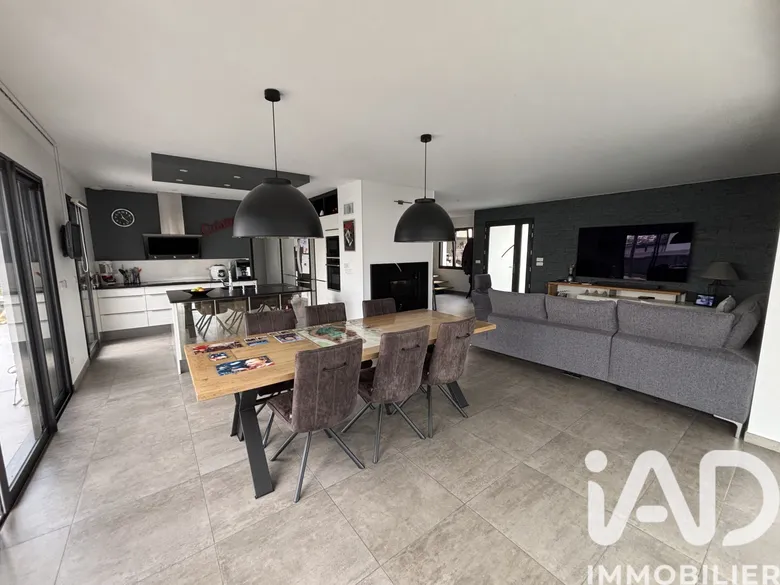 Maison 5 pièces 165 m² · à Saint-Aubin-des-Bois · 165 m² · 446 000 €
