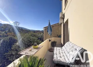 Maison de ville à Saint-Zacharie (83640)